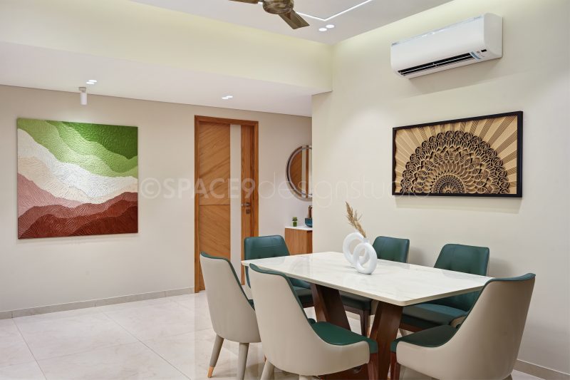 THE REFINED RETREAT — photograph 4
